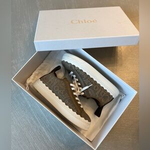 Chloe women’s sneakers in dark greige color.